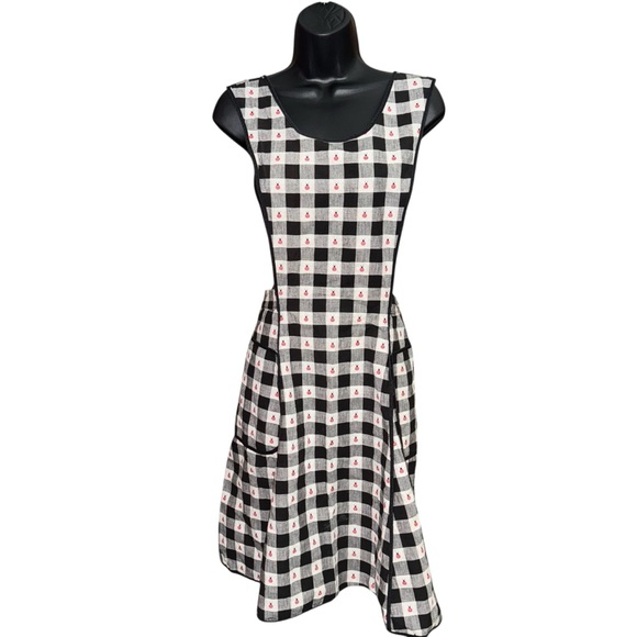 📌Ladybug Gingham Pinafore Smock Apron Black White Cotton Farmhouse Cottagecore - Picture 2 of 5